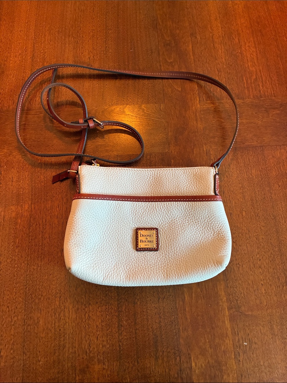 Dooney & Bourke Cream Pebbled Leather Crossbody with Brown Trim J13002706 EUC